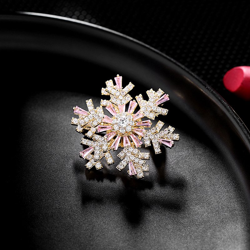 Rotating Snowflake Zircon Brooch – 3D Luxury Korean-Style Lapel Pin for Women’s Blazers & Coats - 图片 7