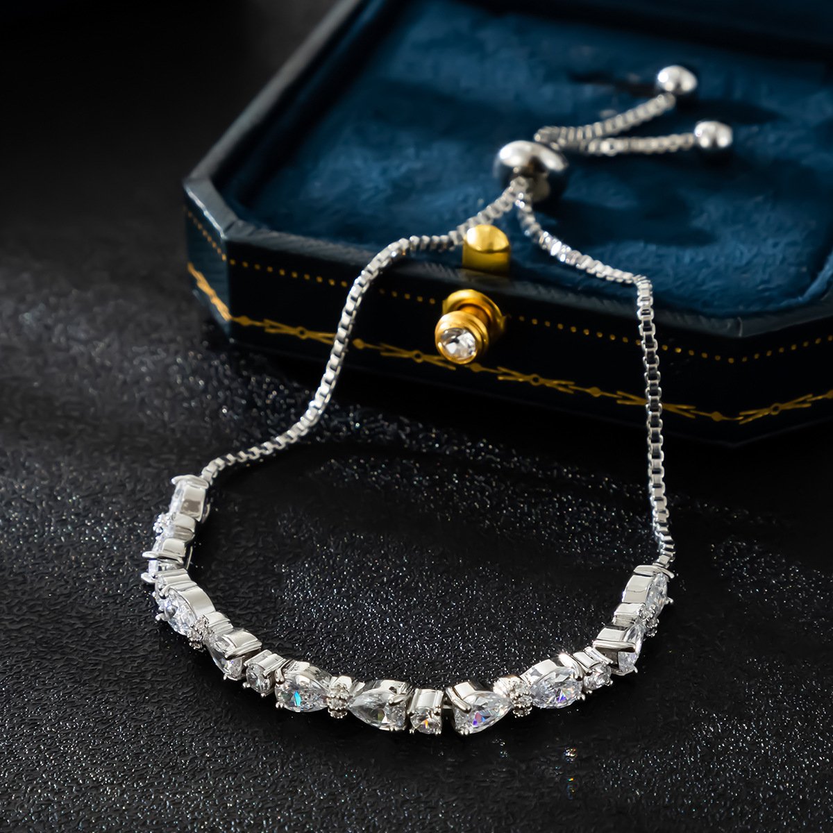 A sliver bracelet inlaid with multiple shining zirconia stones arranged in a row SL061-1 - 图片 3