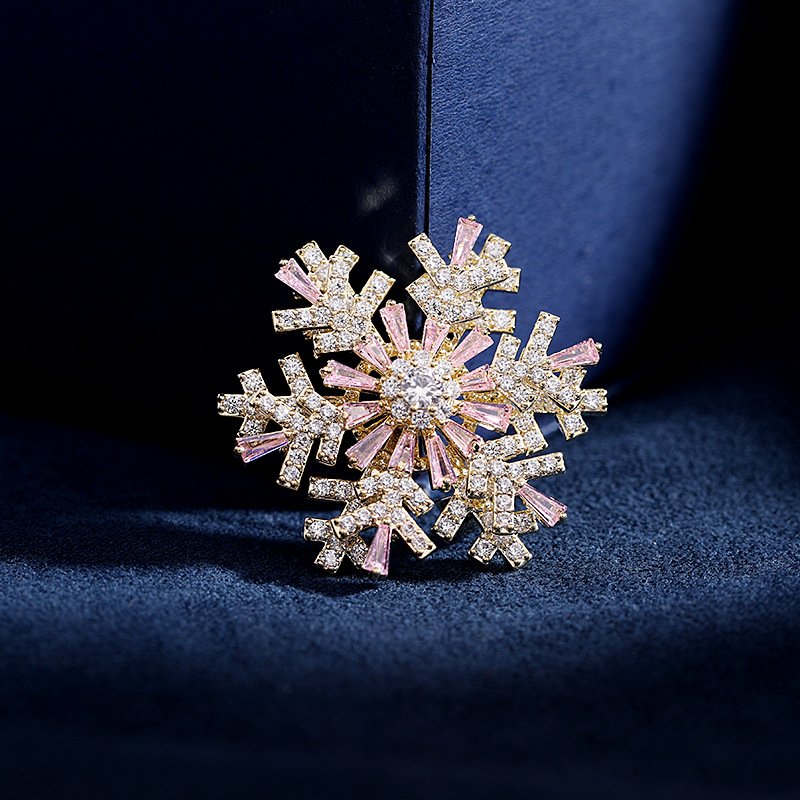 Rotating Snowflake Zircon Brooch – 3D Luxury Korean-Style Lapel Pin for Women’s Blazers & Coats - 图片 5